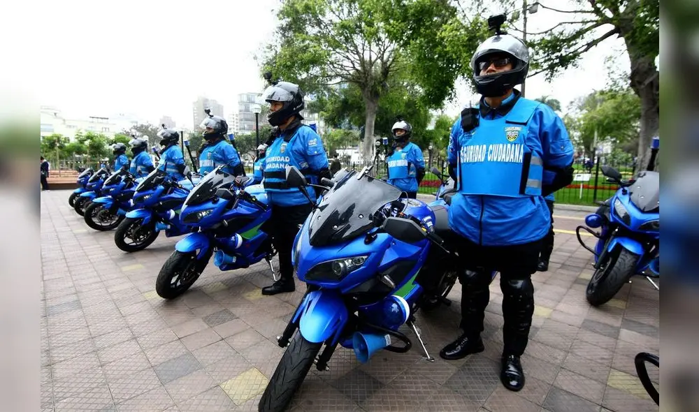 Hay diferentes modalidades del servicio de serenazgo municipal, tales como los serenos de a pie y los motorizados . Foto: composición LR