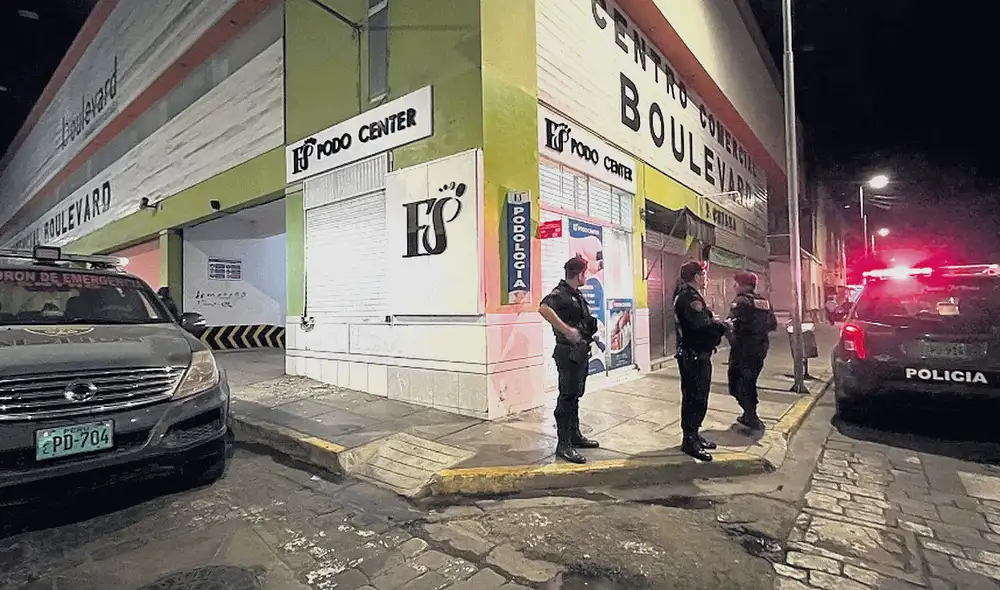 Explosión. Hampones lanzaron un explosivo en un centro comercial de Trujillo. Foto: difusión Explosión. Hampones lanzaron un explosivo en un centro comercial de Trujillo. Foto: difusión