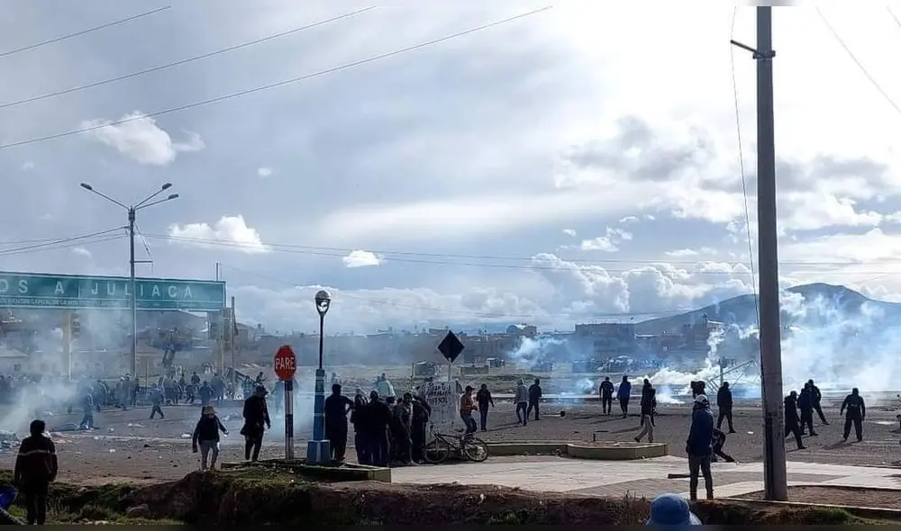 Enfrentamientos entre las fuerzas del orden y los manifestantes en aeropuerto de Juliaca. Foto: Difusión