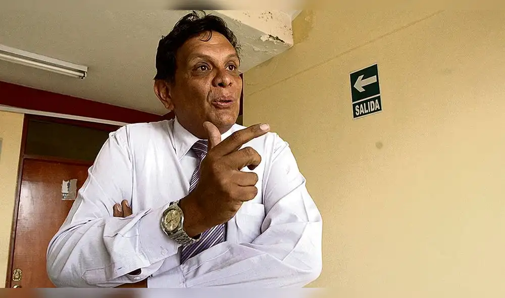 Postura. Fiscal Eduardo Poblete cuestiona que lña policía no haya respetado su propio reglamento de intervenciones. Foto: La República Postura. Fiscal Eduardo Poblete cuestiona que lña policía no haya respetado su propio reglamento de intervenciones. Foto: La República