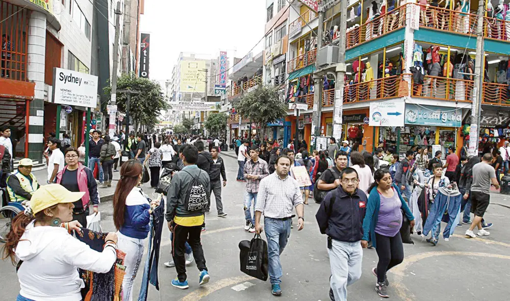 Comenciantes de Gamarra han perdido millones de soles debido a la competencia desleal de la ropa china. Foto: difusión Comenciantes de Gamarra han perdido millones de soles debido a la competencia desleal de la ropa china. Foto: difusión