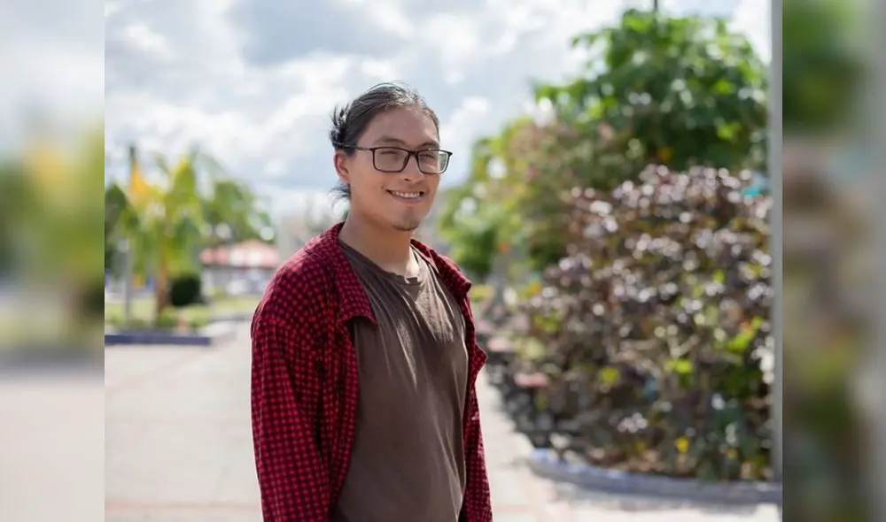 Actualmente, es estudiante del octavo ciclo de Educación Secundaria con especialización en Idiomas Extranjeros. Actualmente, es estudiante del octavo ciclo de Educación Secundaria con especialización en Idiomas Extranjeros.