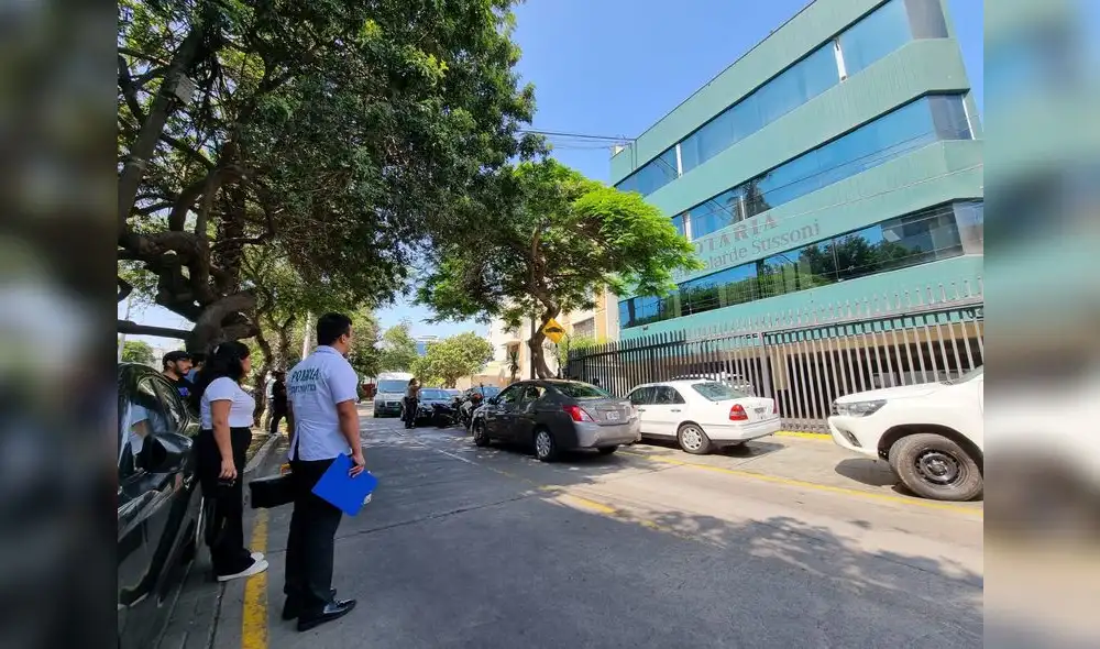 Un muerto y dos heridos deja balacera en notaria de San Isidro. Un muerto y dos heridos deja balacera en notaria de San Isidro.