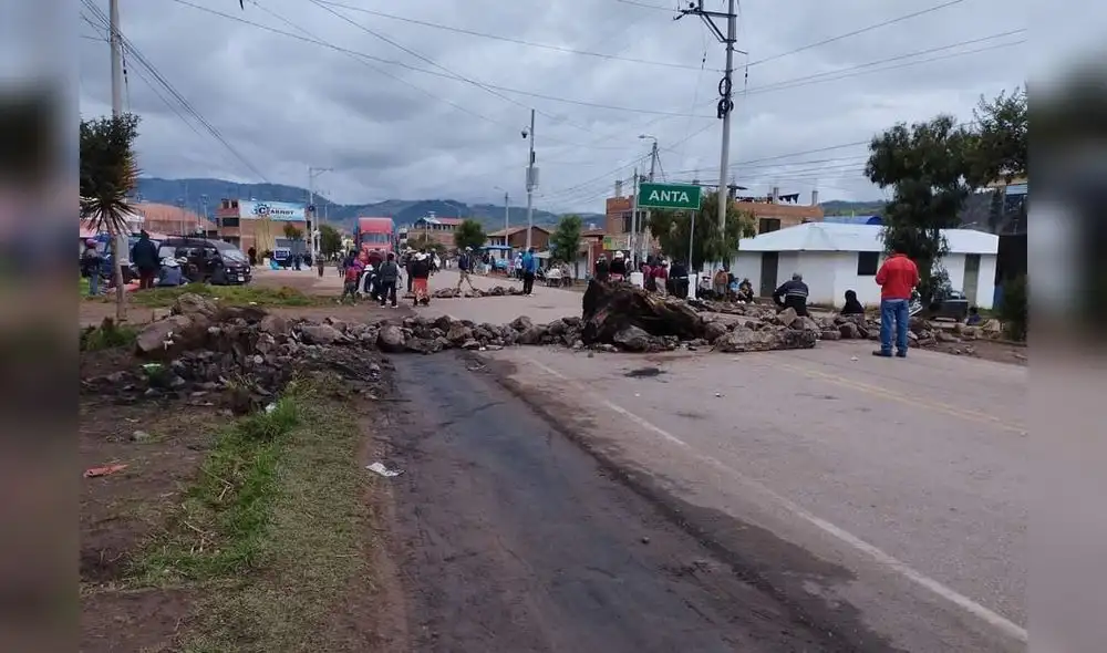 Cierre.  Vías de ingreso a Cusco están bloqueadas. Foto: La República