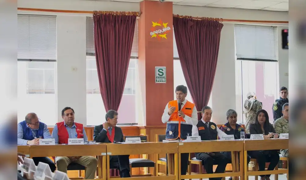 Portavoz. El gobernador de Arequipa se reunió con autoridades locales para evaluar la crisis. Plantea elecciones el 2023. Foto: GORE Arequipa/ cortesía Portavoz. El gobernador de Arequipa se reunió con autoridades locales para evaluar la crisis. Plantea elecciones el 2023. Foto: GORE Arequipa/ cortesía