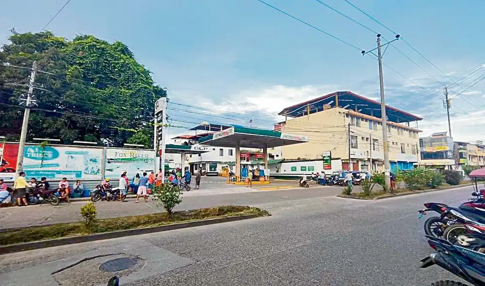 Desesperación. Grifos se encuentran desabastecidos. Las familias deben hacer largas colas a la espera del insumo. Desesperación. Grifos se encuentran desabastecidos. Las familias deben hacer largas colas a la espera del insumo.