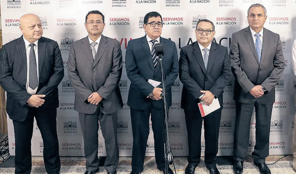 El primer ministro Alberto Otárola y el presidente del Congreso, ambos conformes con que los comicios generales sean en abril del próximo año. Foto: difusión