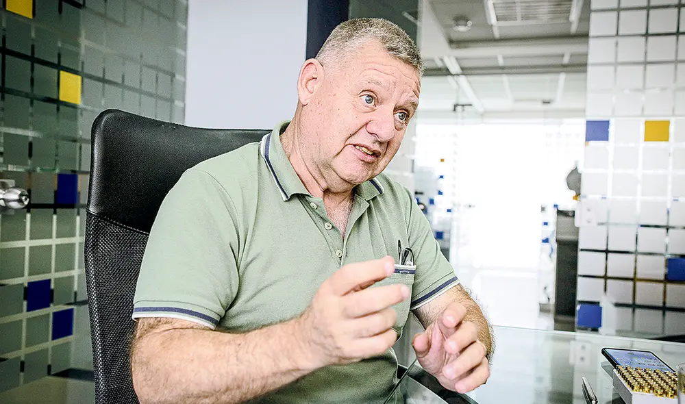 Análisis. Al revisar las fotos de proyectiles extraídos de nueve cuerpos de Juliaca, Casanave concluyó que no eran "Dum Dum". Foto: John Reyes/La República