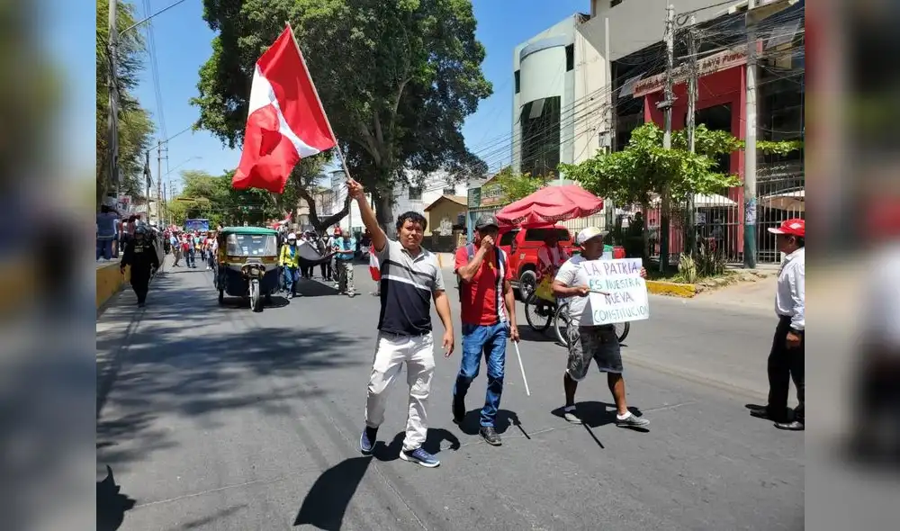 Ellos se encuentran reunidos en el parque infantil de la región piurana a la espera de la llegada de los demás comitivas. Foto: A. Ruesta/URPI-LR