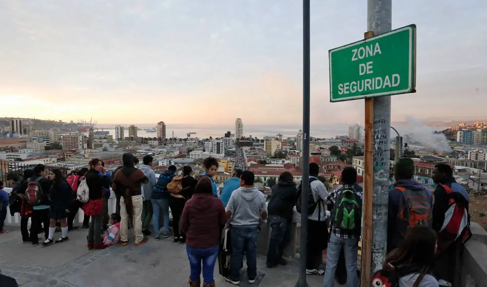 Temblor hoy, domingo 29 de enero: ¿dónde fue el último sismo en Chile? Según el CSN. Foto: composición LR / AFP Temblor hoy, domingo 29 de enero: ¿dónde fue el último sismo en Chile? Según el CSN. Foto: composición LR / AFP
