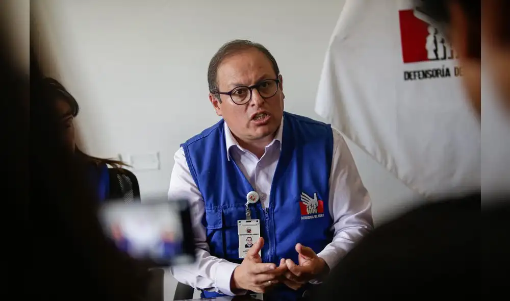 Pedido. Funcionario exhorta a que se escuche a población. Foto:  Rodrigo Talavera/La República.