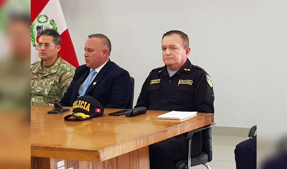 El jefe de la IX Macropol, Ghino Malaspina, y el comandante general de la Tercera División de Ejército, Jhonny León Rabanal. Foto: Wilder Pari/URPI-LR.