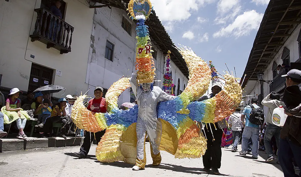 Luz de esperanza. El carnaval cajamarquino inyectaría a la economía entre 30 y 40 millones de soles este año. Se espera la llegada de hasta 40.000 visitantes. Foto: Clinton Medina/La República