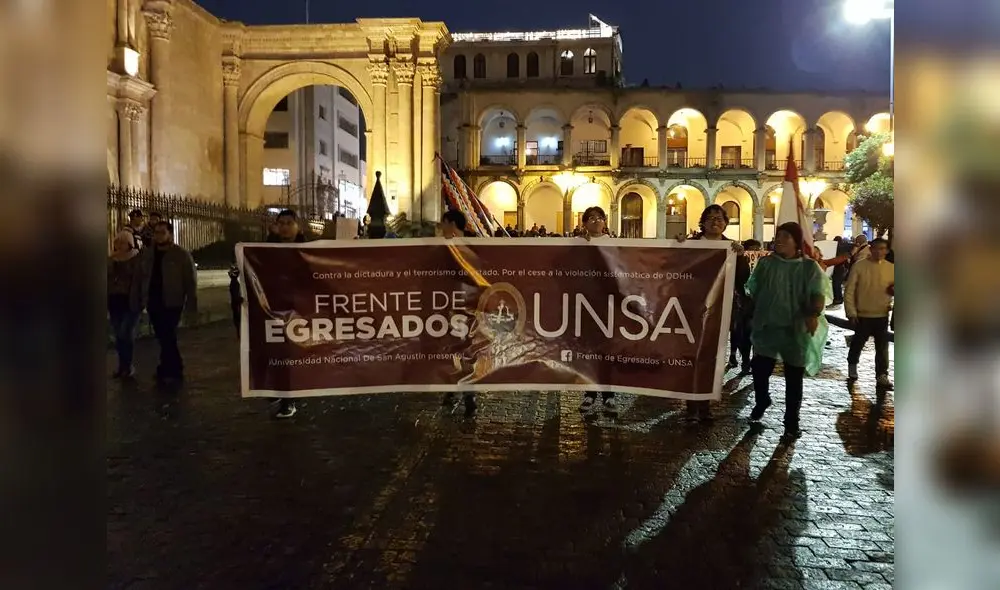 Egresados de la UNSA y otros colectivos de ciudadanos de Arequipa  exigieron la renuncia de la presidenta Dina Boluarte
