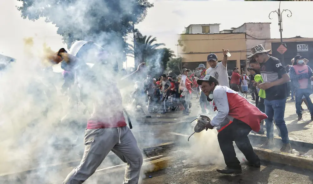 Uso de lacrimógenas en protestas. Foto: Antonio Melgarejo/La República Uso de lacrimógenas en protestas. Foto: Antonio Melgarejo/La República