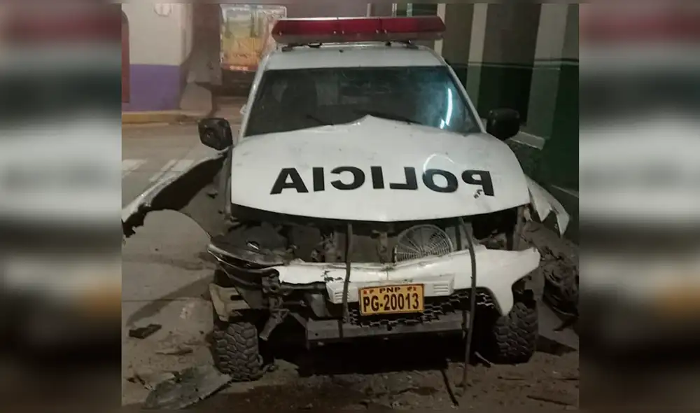 Patrullero fue afectado por un explosivo lanzado por personas en moto. Foto: Y. Goicochea/URPI-LR Patrullero fue afectado por un explosivo lanzado por personas en moto. Foto: Y. Goicochea/URPI-LR