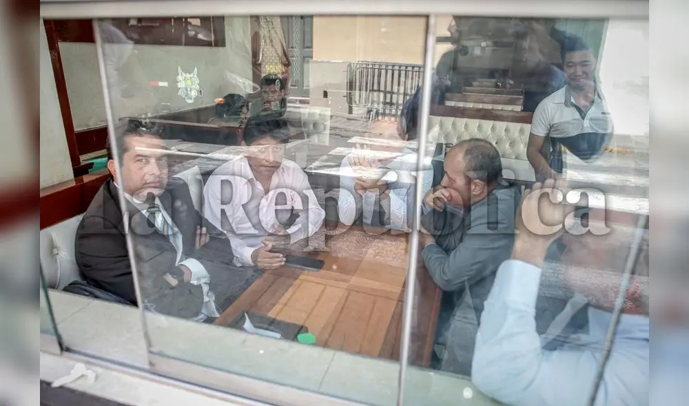 Personajes estaban almorzando en un restaurante cerca al Congreso. Foto: John Reyes / La República