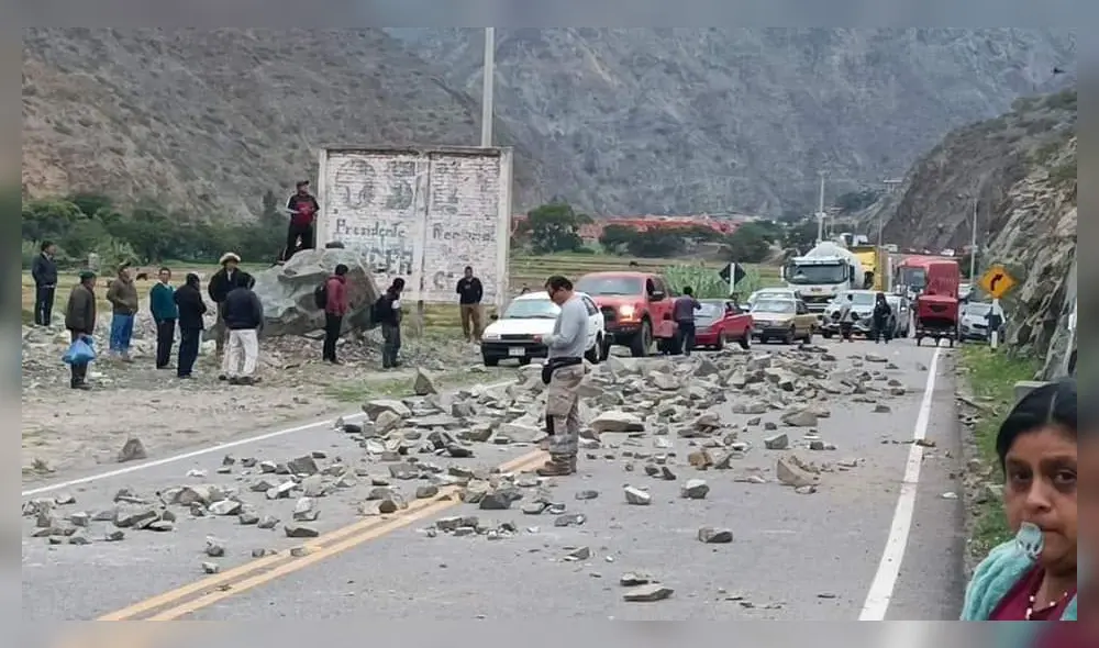 Ronderos bloquean vías en Cajamarca. Foto: AndinaRadio - Chota