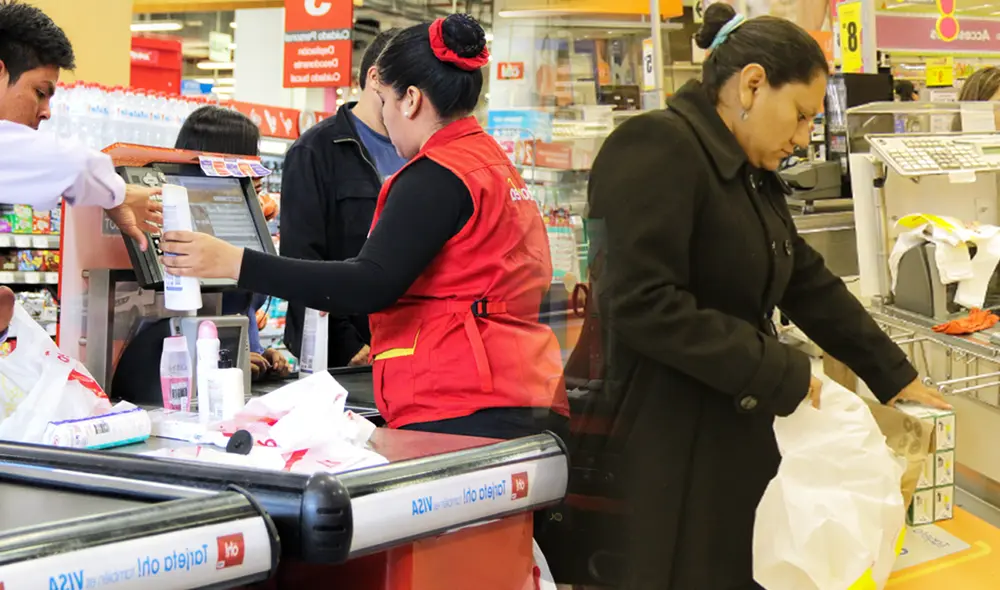 Conoce por qué cobran los supermercados por bolsas plásticas. Foto: composición LR/Facebook/Plaza Vea/La República