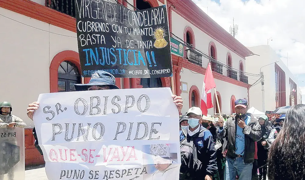 Puno. Ciudadanos exigen que la presidente dimita y rechazan actitud del obispo Carrión. Foto: difusión