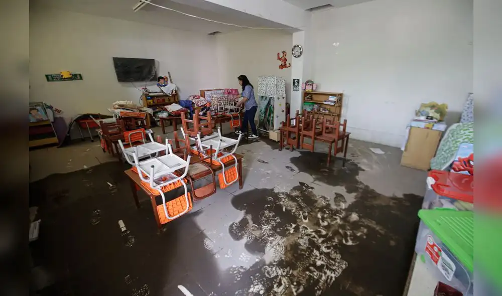 Pérdidas. Lluvias han inundado aulas del colegio República Federal Alemana de Hunter. Perdieron material educativo. Foto: Rodrigo Talavera / LR Pérdidas. Lluvias han inundado aulas del colegio República Federal Alemana de Hunter. Perdieron material educativo. Foto: Rodrigo Talavera / LR