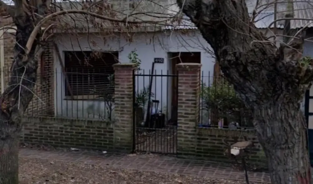 La fachada de la casa usurpada en La Plata. Foto: La Buena Info La fachada de la casa usurpada en La Plata. Foto: La Buena Info