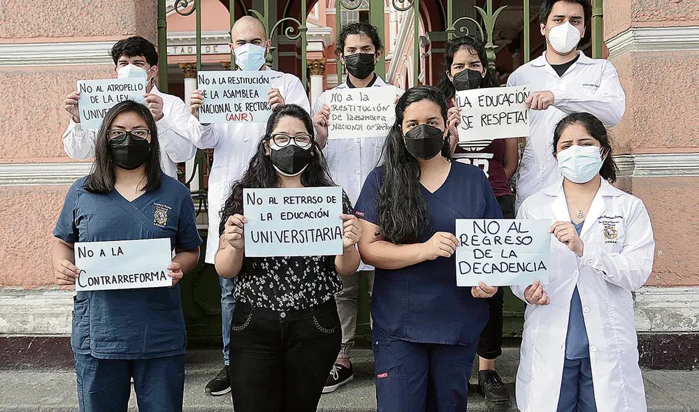 No al retroceso. Los estudiantes de Medicina exigen una educación de calidad y rechazan la intromisión política e interesada del Congreso. Foto: Gerardo Marín/La República