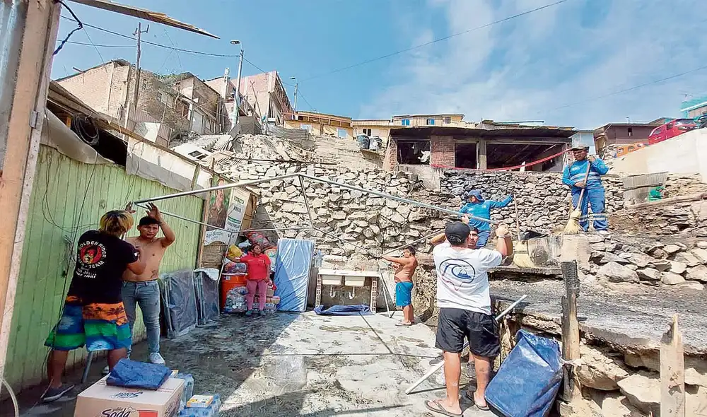 Cenizas. El fuego arrasó la vivienda de la familia De la Cruz, en San Juan de Lurigancho. Foto: difusión Cenizas. El fuego arrasó la vivienda de la familia De la Cruz, en San Juan de Lurigancho. Foto: difusión
