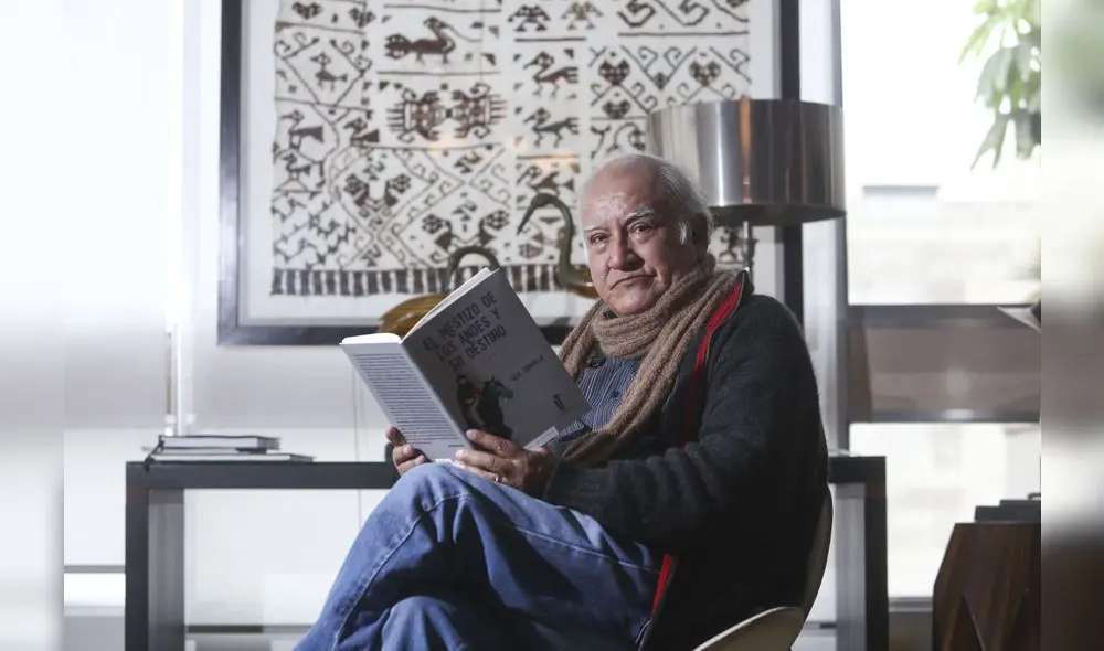 En el mismo bote. El escritor Zein Zorrilla plantea una nueva constitución que convoque a todas las naciones, desde la Confiep hasta el estado aimara. Foto: La República. En el mismo bote. El escritor Zein Zorrilla plantea una nueva constitución que convoque a todas las naciones, desde la Confiep hasta el estado aimara. Foto: La República.