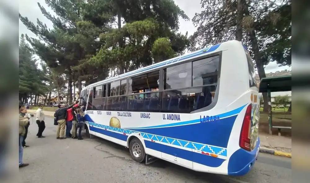 Vehículo atacado en la avenida de La Cultura. Foto: La República