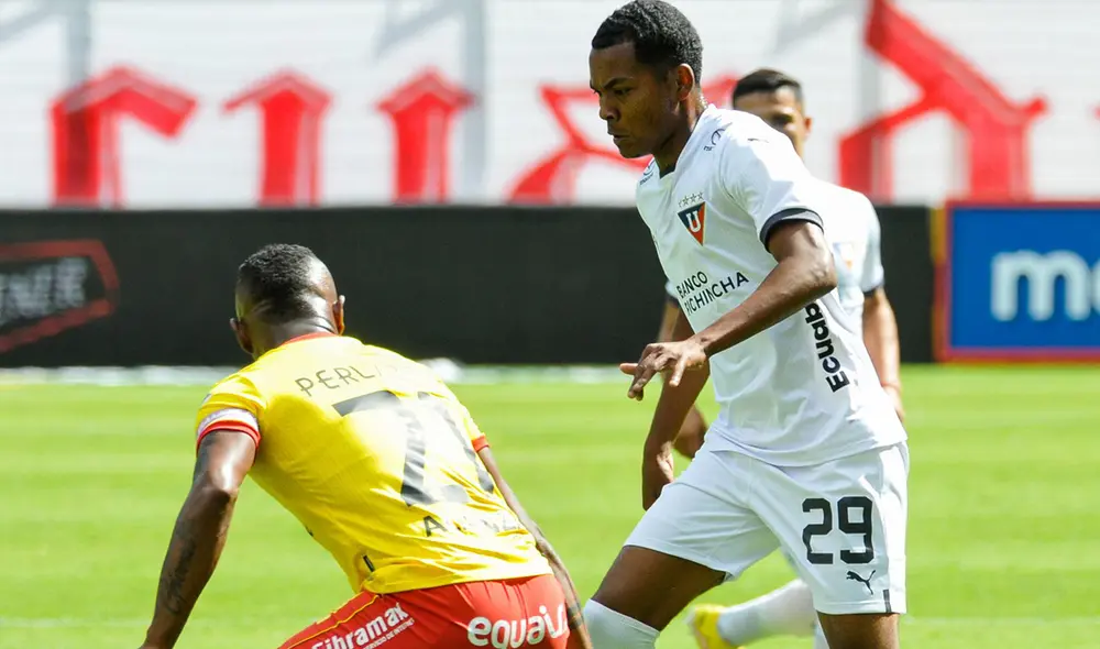 A los albos les bastaba con el empate frente a Aucas para avanzar a la fina. Foto: LDU