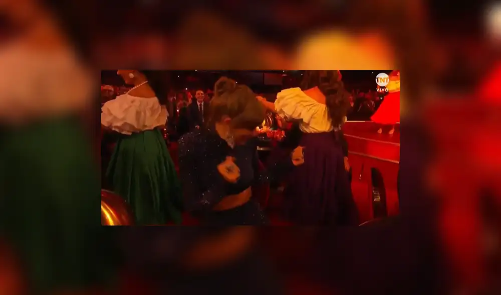 Taylor Swift baila merengue en los Grammy 2023. Foto: captura TNT