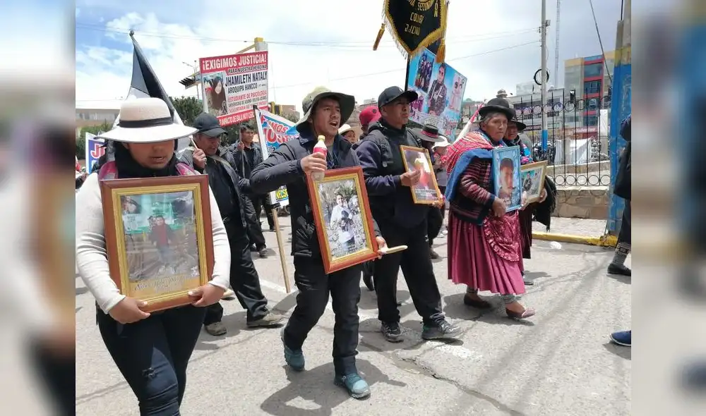 Familiares de ciudadanos fallecidos en protestas marchan en Juliaca. Foto: Kleber Sánchez /URPI LR Familiares de ciudadanos fallecidos en protestas marchan en Juliaca. Foto: Kleber Sánchez /URPI LR