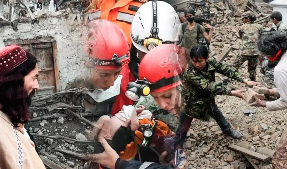 Estos son los 5 casos de sobrevivientes a terremotos de magnitud 7 más sorprendentes del mundo. Foto: composición LR  / La Nación