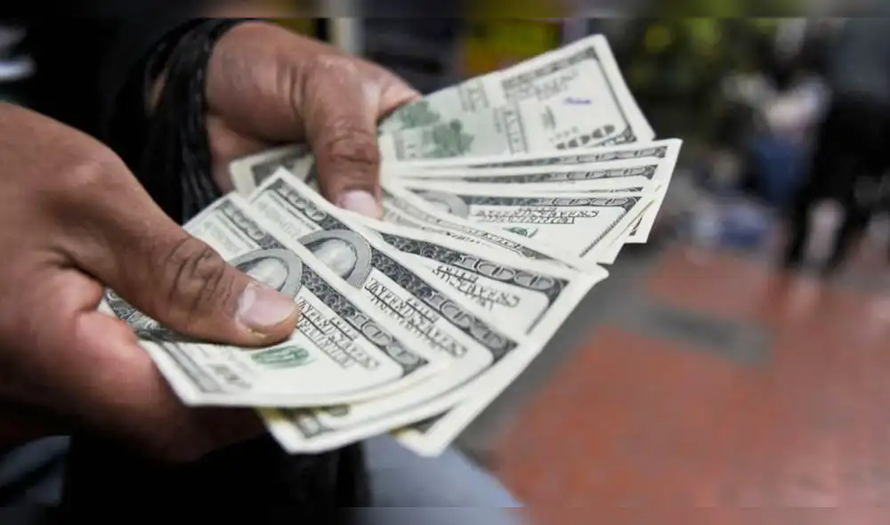 Dólar retrocedió ligeramente en la apertura de hoy martes 7 de febrero.