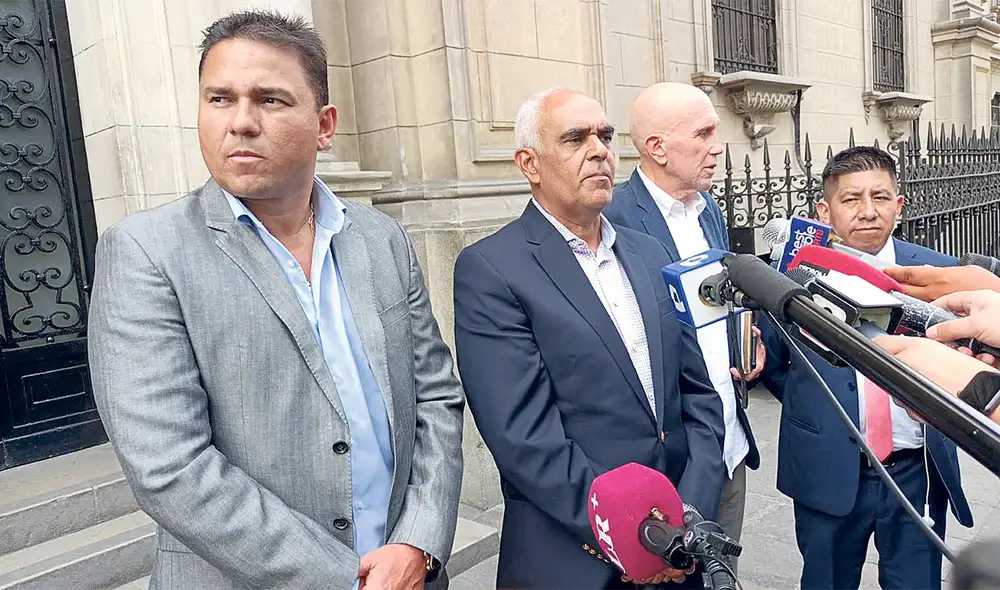 Predisposición. Fernando Salazar (Alianza Lima) y Sergio Ludeña (Cienciano) se manifestaron ante los medios tras la reunión. Foto: difusión