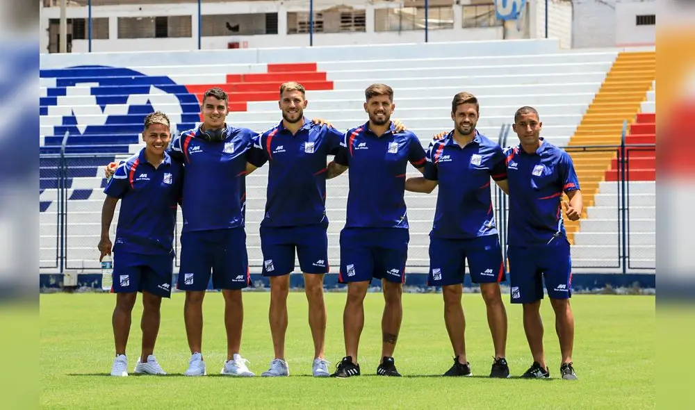Plantel del club carlista. Foto: Carlos A. Mannucci