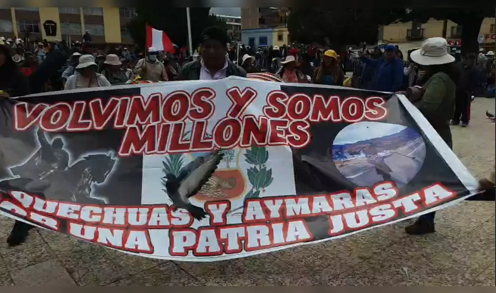 Estudiantinas en las calles de Juliaca protestan contra Dina Boluarte. Foto: captura de LR Sur Estudiantinas en las calles de Juliaca protestan contra Dina Boluarte. Foto: captura de LR Sur
