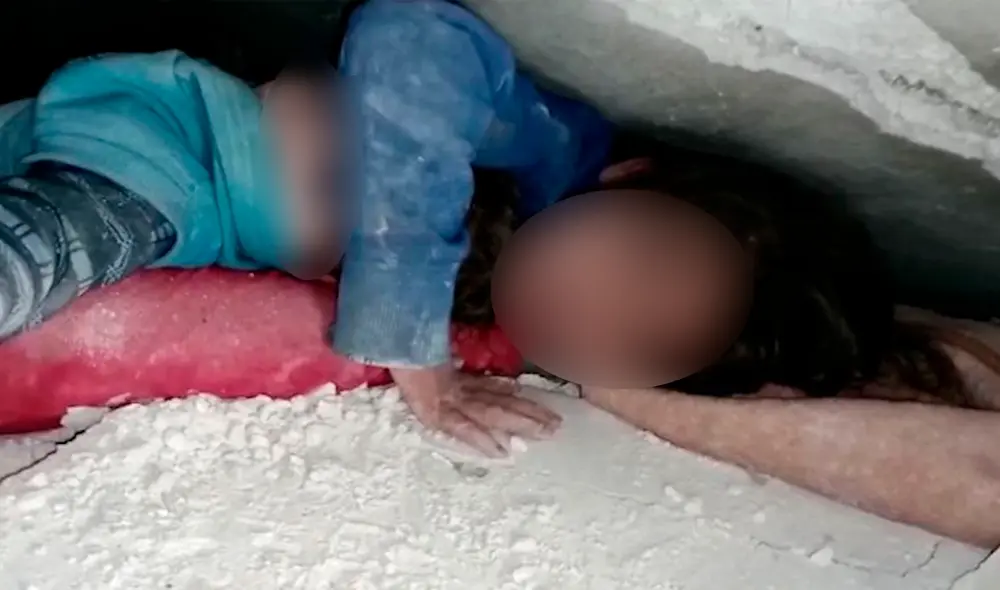 “Sáquenme de aquí, haré cualquier cosa por ustedes”, dijo mientras pedía ayuda a los socorristas. Foto: CNN “Sáquenme de aquí, haré cualquier cosa por ustedes”, dijo mientras pedía ayuda a los socorristas. Foto: CNN