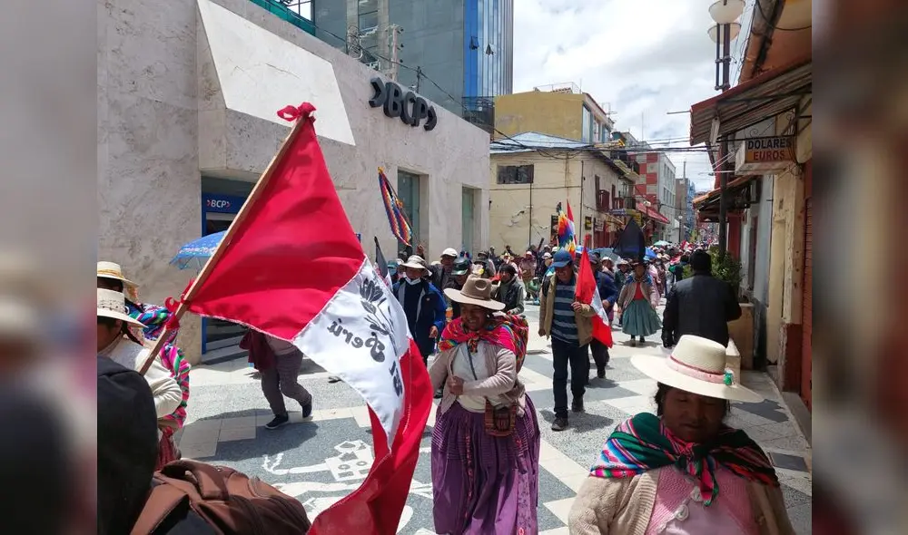 Multitudinaria marcha llegó a la plaza de Puno. Foto: Liubomir Fernandez / URPI-LR