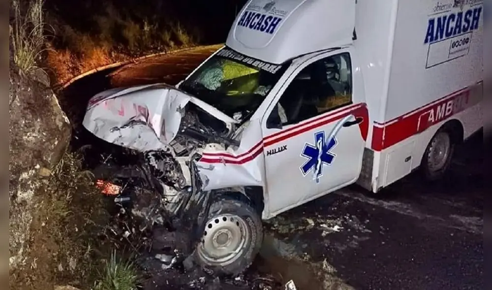 Ambulancia impactó contra cerro y dejó herida a madre gestante. Foto: Radio RSD Chimbote