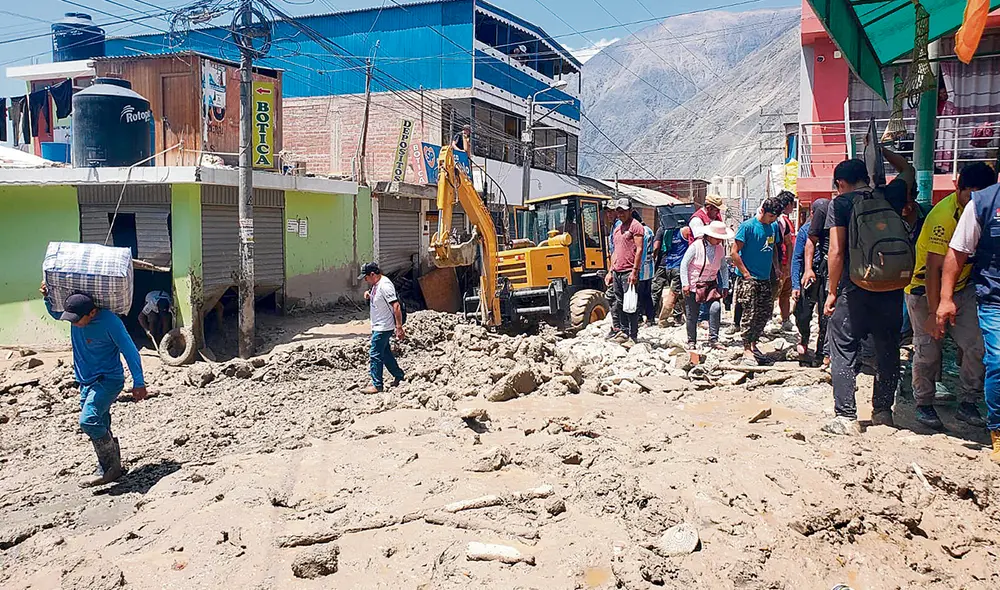 Daños. Ayuda empieza a llegar a la zona afectada por el huaico. Hay miles de damnificados. Foto: difusión
