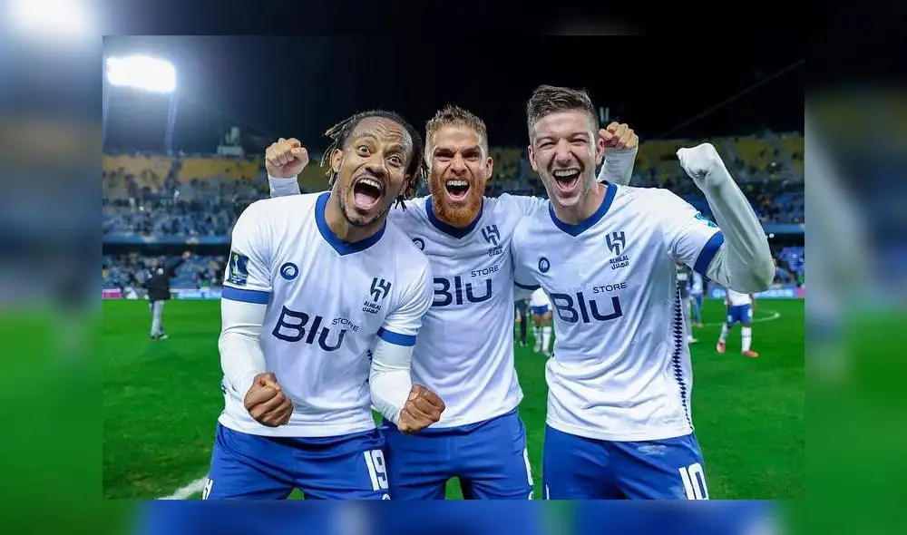 André Carrillo celebra con sus compañeros del Al Hilal su pase a la final en el Mundial de Clubes. Foro: André Carrillo