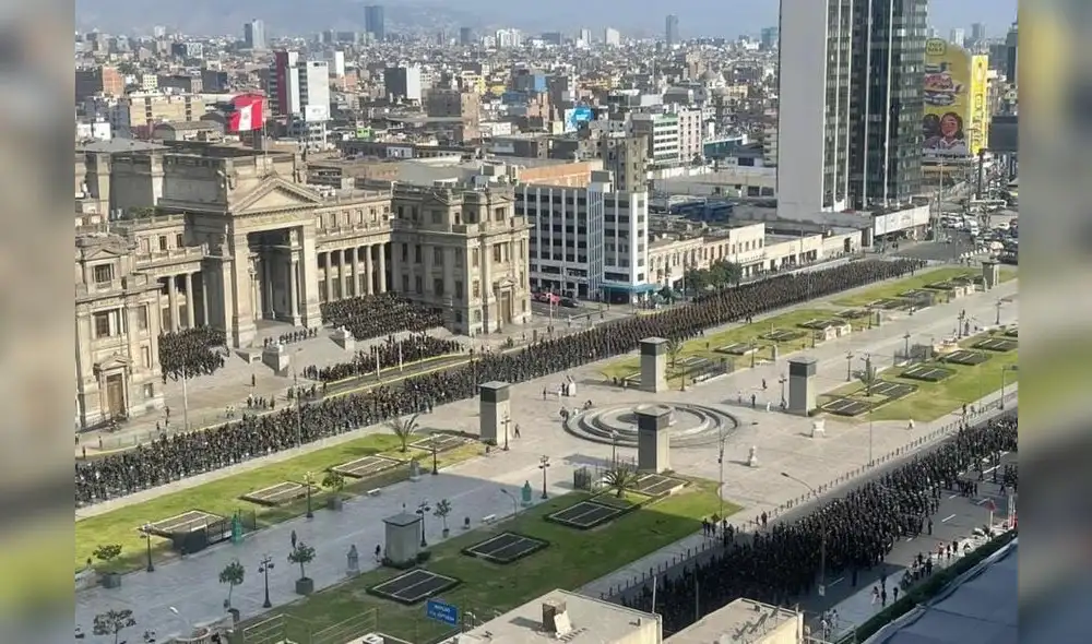 Fuerte contingente policial se registra en avenidas del Centro de Lima. Foto y video: Twitter