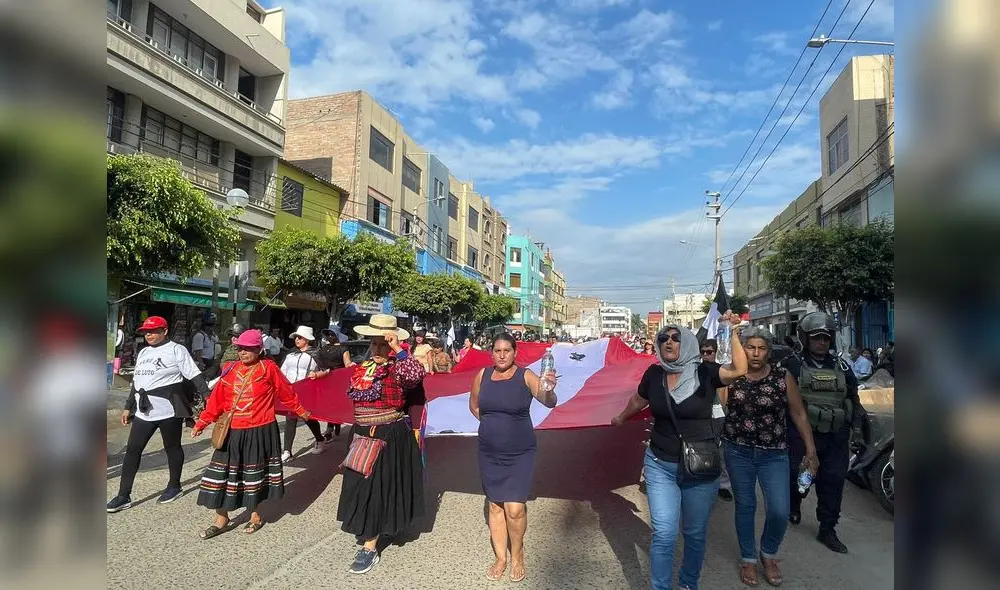 Trabajadores de la CGTP salen a las calles de Chiclayo a protestar. Foto Rosa Quincho/URPI-LR