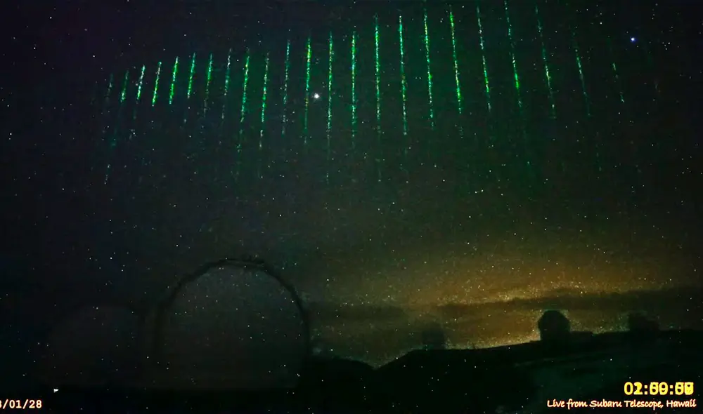 Rayos láseres observados en enero de 2023 sobre Mauna Kea (Hawái). Foto: NAOJ