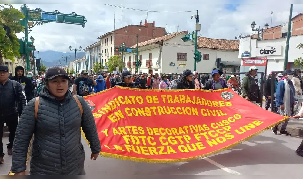 Paro nacional: manifestantes se movilizaron por ciudades de Cusco. Foto: Luis Álvarez/URPI-LR Paro nacional: manifestantes se movilizaron por ciudades de Cusco. Foto: Luis Álvarez/URPI-LR
