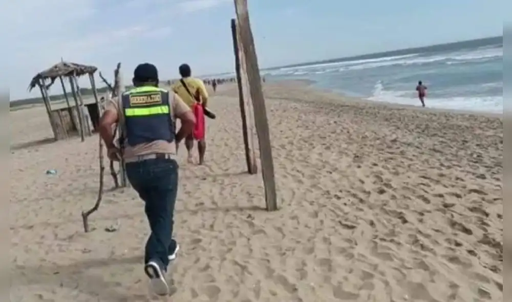 Continúa la busqueda de menor en el mar de Sechura. Foto: Noticias Piura 3.0 Continúa la busqueda de menor en el mar de Sechura. Foto: Noticias Piura 3.0