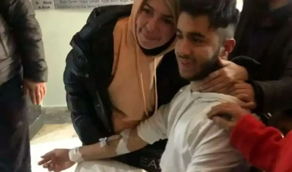 Adnan Mohamed Korkut sobrevivió 100 horas atrapado bajo los escombros de un edificio en el distrito de Sehitkamil. Foto: captura / RRSS