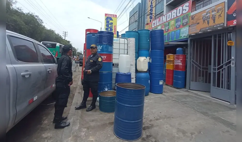 Policías en la escena del crimen. Foto: Sergio Verde/URPI-LR Policías en la escena del crimen. Foto: Sergio Verde/URPI-LR